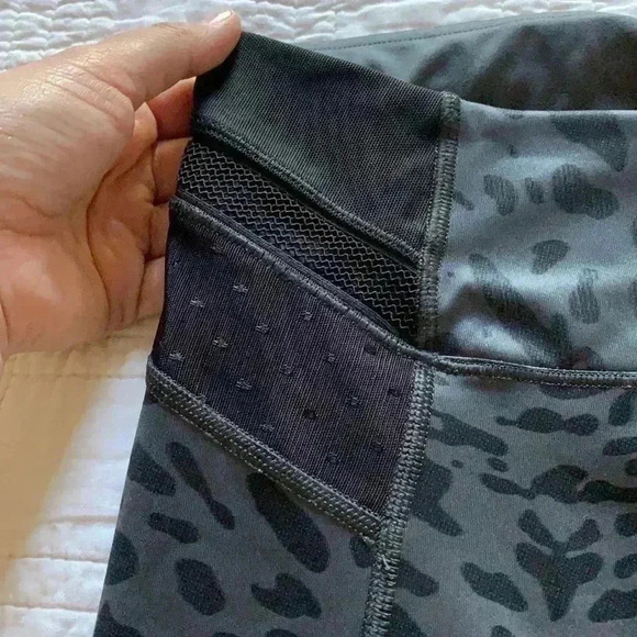 Lululemon - Picture 5 of 9